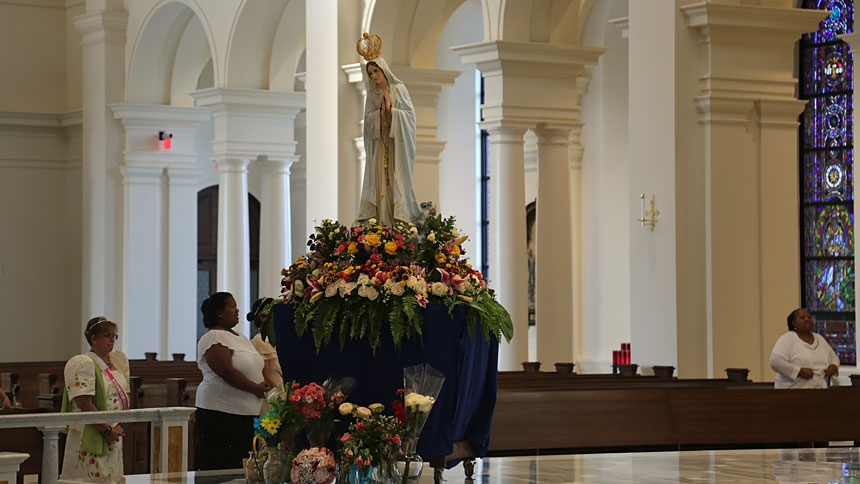 Filipino community celebrates Flores de Mayo and Santacruzan