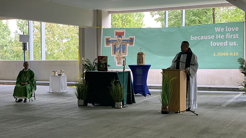 Duke Catholic Center holds outdoor Mass