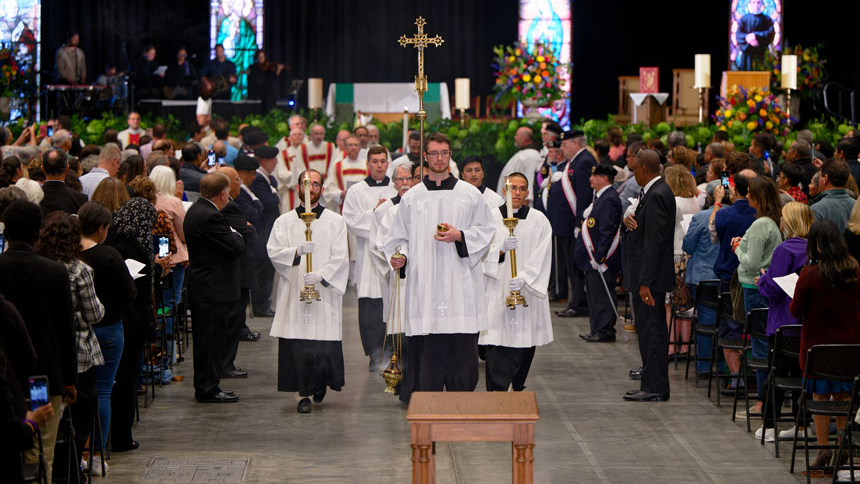 Eucharistic Congress welcomes thousands