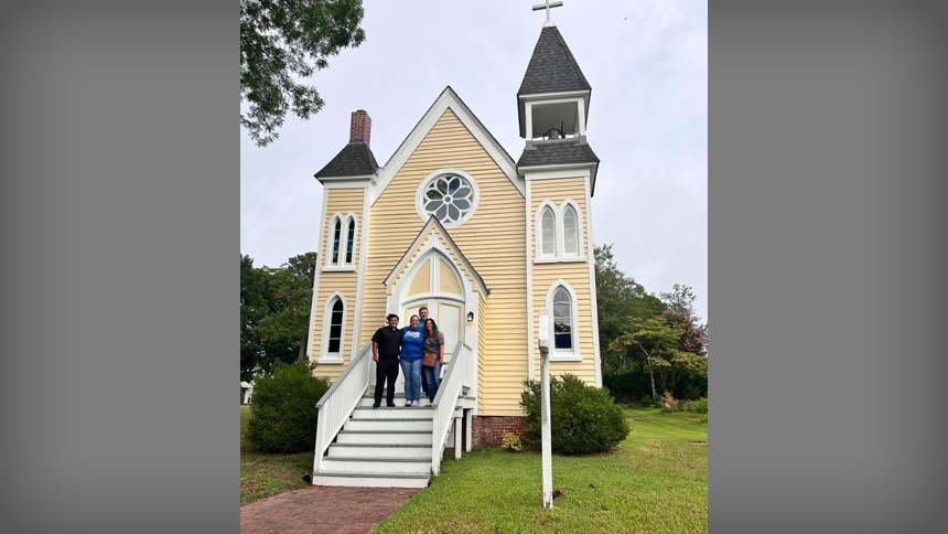 Catholic teens from NC and FL partner for service, recreation 