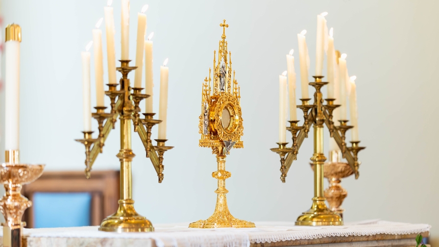 ‘Happy and proud’ - Fayetteville Deanery welcomes centennial monstrance