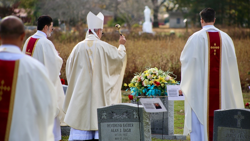 Diocese remembers deceased clergy on Feast of All Souls in centennial year