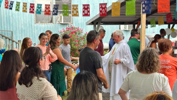 USCCB delegation visits farm workers, diocese 